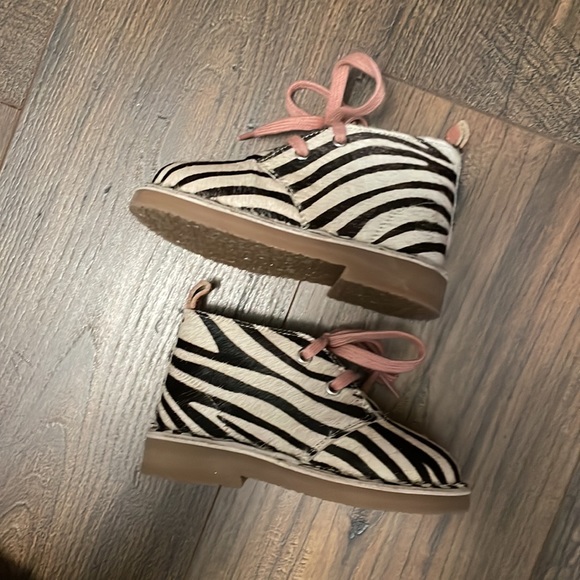 MINI BODEN ZEBRA PRINT BOOTIES SIZE 8 - Picture 5 of 15